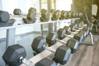 体育哑铃现代体育俱乐部为锻炼的健身中心健身房重量培训设备