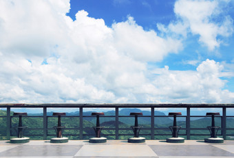 阳台与美丽的视图的天空和山的<strong>大气新</strong>鲜的自然椅子咖啡商店考科尔泰国