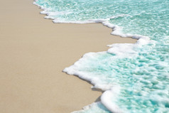 软波和海泡沫蓝色的海桑迪海滩