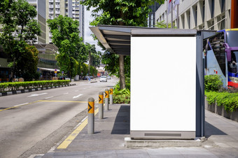 数字媒体空白模拟广告广告牌的公共汽车停止空白广告牌公共商业与乘客招牌为产品广告设计
