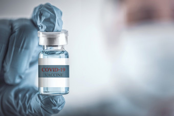 蓝色的疫苗Jar瓶为治疗从电晕病毒感染和构建免疫力病毒新冠病毒医疗保健和医疗概念