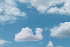 云形状直升机蓝色的天空背景