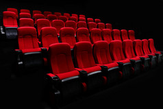 空剧院礼堂电影与红色的座位