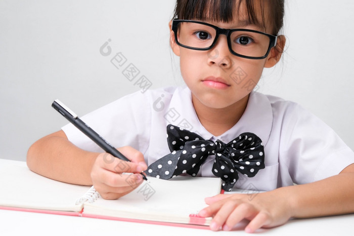 可爱的亚洲小女孩戏剧老师角色游戏小女商人采取笔记而工作的办公室自主学习孩子们rsquo玩和学习