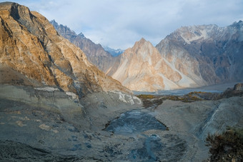 空中自然景观视图山山峰喀拉昆仑山脉范围附近冰碛石和冰川湖那融化从优先偿还冰川戈贾尔谷hunza吉尔吉特巴尔蒂斯坦<strong>巴基斯坦</strong>