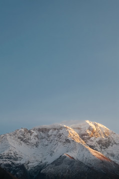 垂直自然景观视图雪封顶山喀拉昆仑山脉范围对清晰的蓝色的天空日落hunza纳加尔谷吉尔吉特巴尔蒂斯坦巴基斯坦极简主义概念