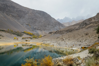 美丽的景观风景反射水borith湖对喀拉昆仑山脉山范围秋天季节黄螨戈贾尔hunza谷吉尔吉特巴尔蒂斯坦<strong>巴基斯坦</strong>
