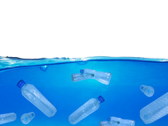 很多塑料瓶浮动的海是全球环境问题