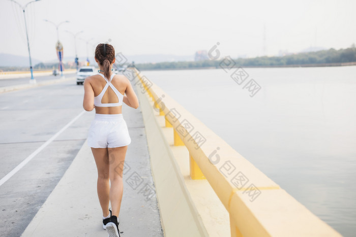 女跑步者慢跑有氧运动运行耐力培训慢运动跟踪关闭为马拉松运动运动锻炼培训锻炼健康的的路体育运动娱乐