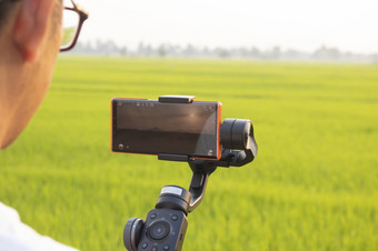 不泰国3月移动电话拍摄视频使用健身球智云光滑的场大米的早....视频拍摄概念