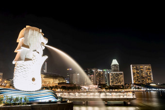 <strong>新加坡</strong>8月晚上城市视图具有里程碑意义的的玛丽娜<strong>新加坡</strong>与鱼尾狮雕像喷泉鱼尾狮公园见过象征<strong>新加坡</strong>大多数著名的旅游吸引力