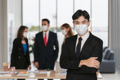 伊恩商人穿面具预防为冠状病毒办公室概念健康哪