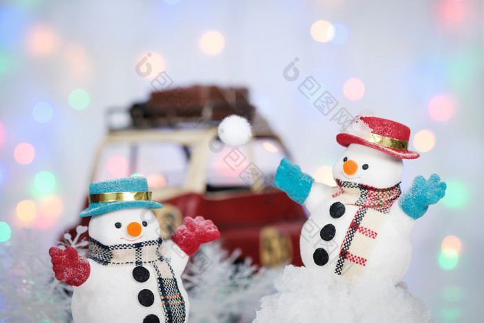 雪人玩雪和装饰散景背景与复制空间为季节问候快乐圣诞节快乐新一年点选择