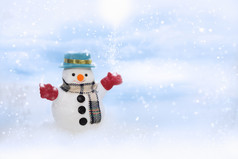 快乐雪人站冬天圣诞节景观快乐圣诞节和快乐新一年概念