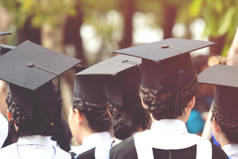 集团毕业生在毕业典礼概念教育祝贺大学毕业仪式祝贺的毕业生大学在毕业典礼