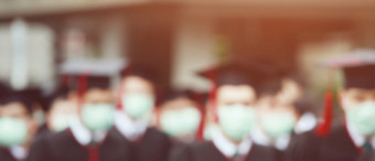 图片模糊毕业生穿面具防止的传播新冠病毒