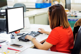 亚洲人女性工作电脑办公室