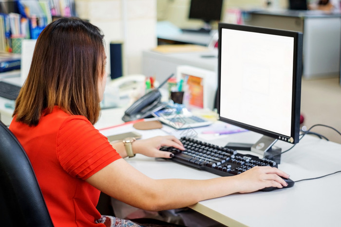 亚洲人女性工作电脑办公室图片