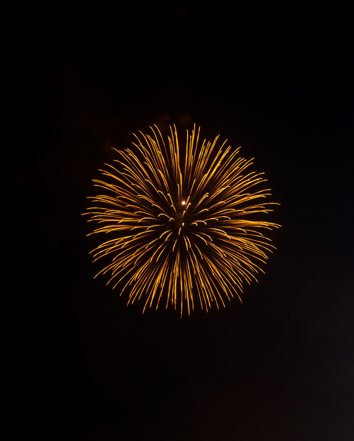 金烟花的新一年节日午夜