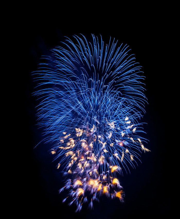 色彩斑斓的烟花新一年节日午夜图片