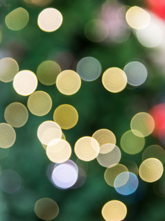 色彩斑斓的散景从的圣诞节树的新一年聚会，派对