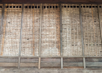 竹子编织墙的农民房子的农村泰国