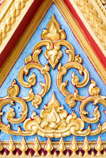 金粉刷模式的三角形山墙泰国教堂
