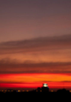 模糊背景与的散景的色彩鲜艳的天空的日落时间位于的城市城市