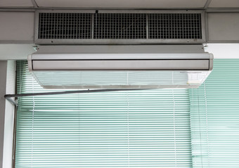 新空气护发素单位挂的天花板哪一个附近的老空气护发素系统的会议房间