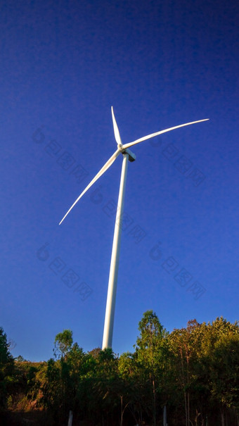 风涡轮风涡轮那需要的动能能源从的运动的风和转换成机械能源然后使用机械能源生产电能源