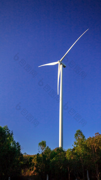 风涡轮风涡轮那需要的动能能源从的运动的风和转换成机械能源然后使用机械能源生产电能源