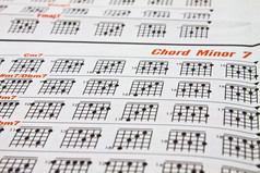 纸和弦图表为吉他手和音乐家