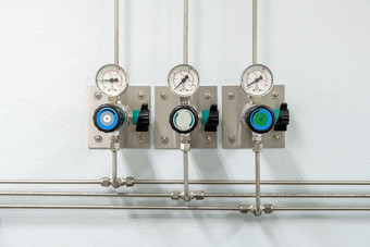 阀门氮氦氧气空气零管道和气体压力计与监管机构为监控测量压力生产过程化学实验室房间