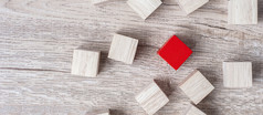 红色的多维数据集块不同的从人群木块独特的领袖策略独立认为不同的业务和成功概念
