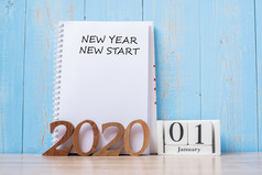 新一年新开始词笔记本和木数量决议目标计划行动和任务概念