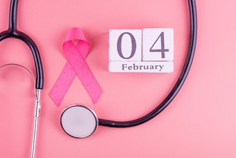 乳房癌症意识粉红色的丝带与听诊器为支持人生活和疾病女人医疗保健和世界癌症一天概念