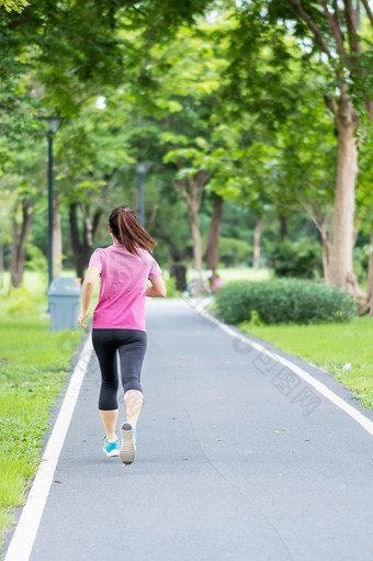 年轻的成<strong>人</strong>女运动服装运行的公园户外<strong>跑步</strong>者女<strong>人</strong>慢跑的路亚洲运动员走和<strong>锻炼</strong>早....健身健康健康的生活方式和<strong>锻炼</strong>概念