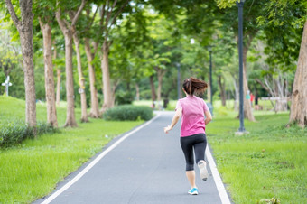 年轻的成人女运动服装运行的公园户外跑步者女人慢跑的路亚洲运动员走和锻炼早....健身健康健康的生活方式和锻炼概念