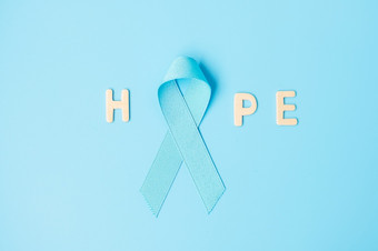 11月前列腺癌癌症意识月光蓝色的丝带为<strong>支持人</strong>生活和疾病医疗保健国际但父亲世界癌症一天和世界糖尿病一天概念