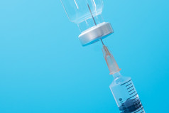 疫苗瓶剂量与拍摄药物针注射器医院实验室医疗健康疫苗接种和免疫接种概念