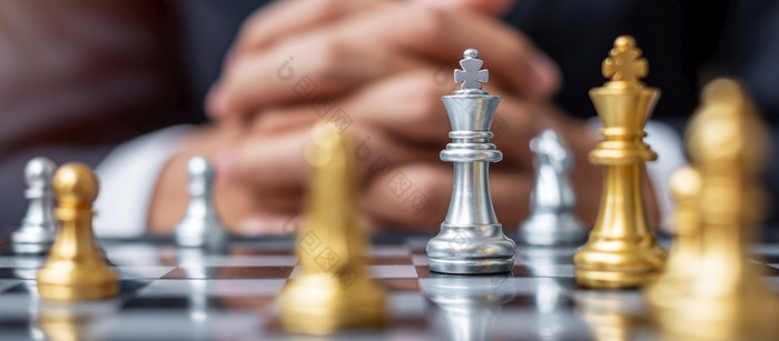 银国际象棋王数字对目标棋盘对手与商人经理背景策略成功管理业务规划策略政治思考愿景和领导概念
