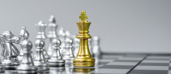 黄金国际象棋王数字棋盘对对手敌人策略冲突管理业务规划策略政治沟通和领袖概念