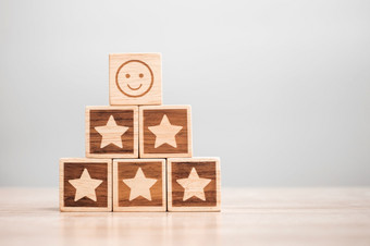 情感脸和明星象征块表格背景服务评级排名客户审查满意度评价和反馈概念