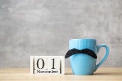 11月日历蓝色的咖啡杯茶杯子和黑色的胡子装饰表格但一天快乐父亲一天和你好11月概念
