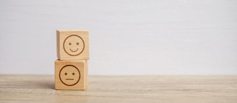 情感脸象征木块情绪服务评级排名客户审查满意度评价和反馈概念