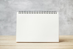 白色空白纸笔记本日历木表格与复制空间为你的文本模板和模拟概念