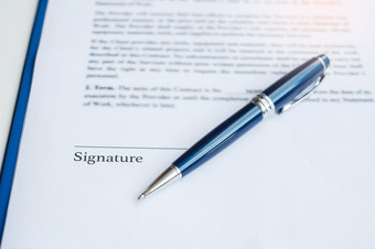 签名与笔合同文档合同协议批准法律和交易概念