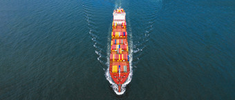 空中一边视图容器船携带容器进口出口业务物流和运输国际容器船的开放海与复制空间