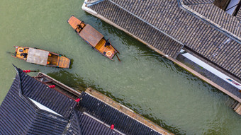 空中视图朱家角水<strong>小</strong>镇和中国传统的旅游船运河<strong>上海</strong>朱家角水<strong>小</strong>镇<strong>上海</strong>中国