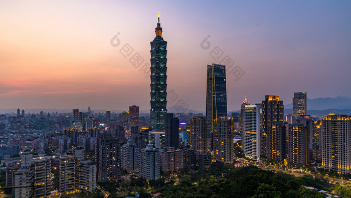 台湾城市天际线《暮光之城》的美丽的日落台北台湾城市天际线和摩天大楼摩天大楼和其他现代建筑市中心台北受欢迎的旅游目的地